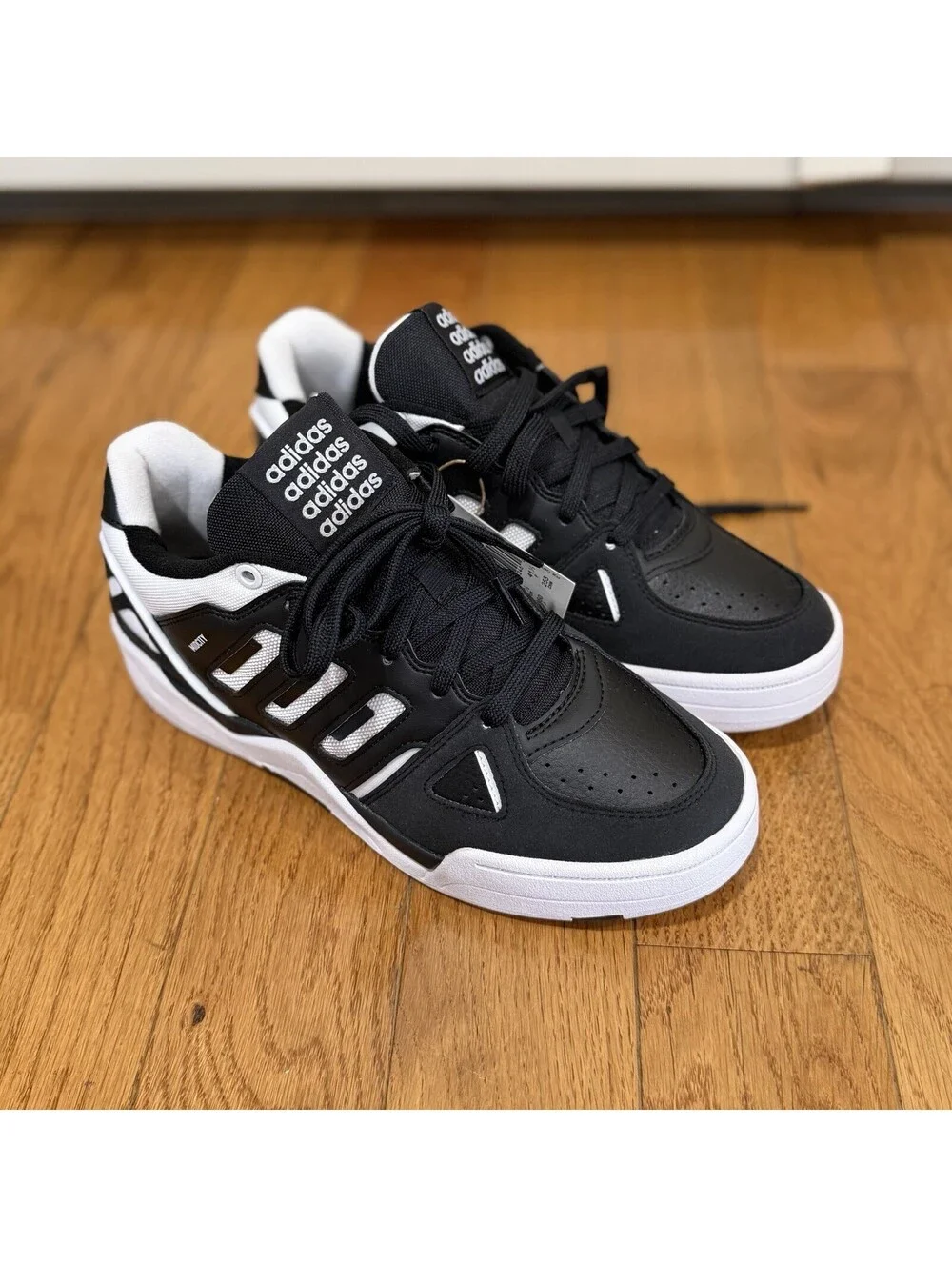 Size 8 US Men’s Adidas Mens White Black Retro Lifestyle Classic Cloud Foam NIB..